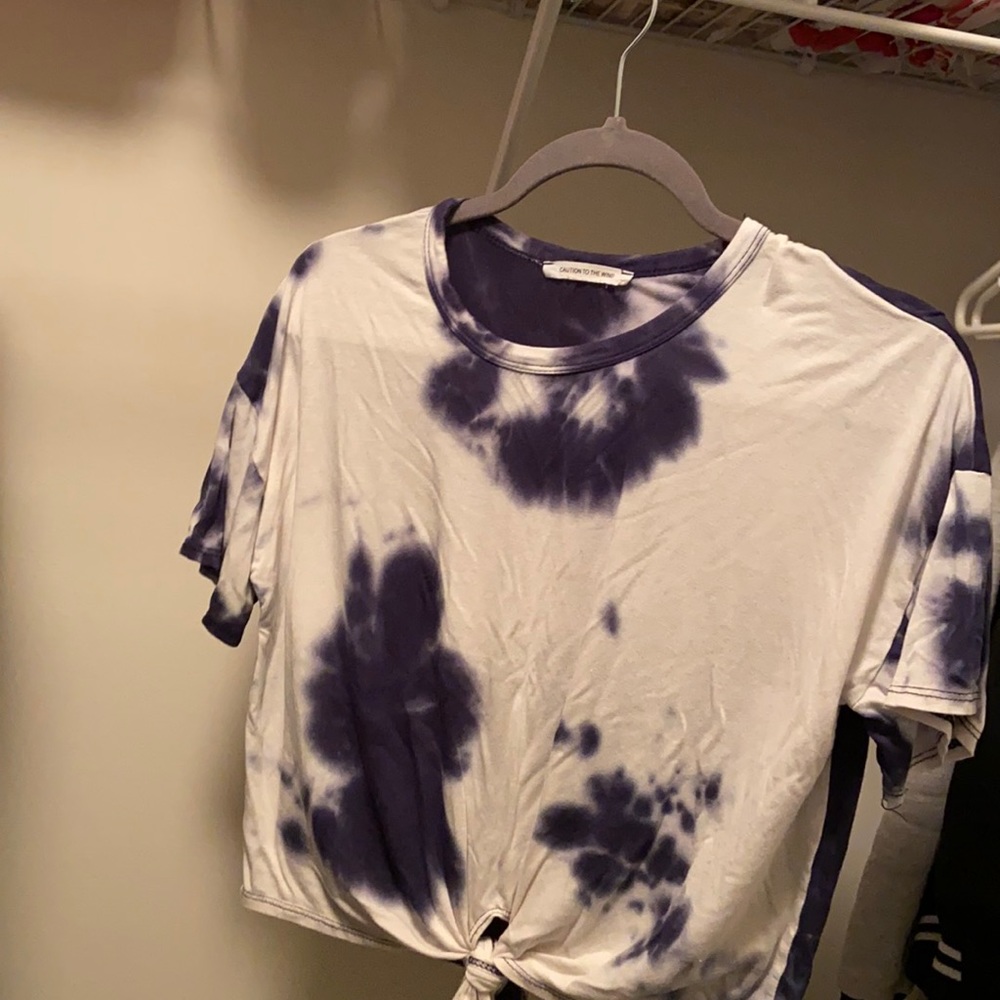 Tye die cropped shirt with tie in the front